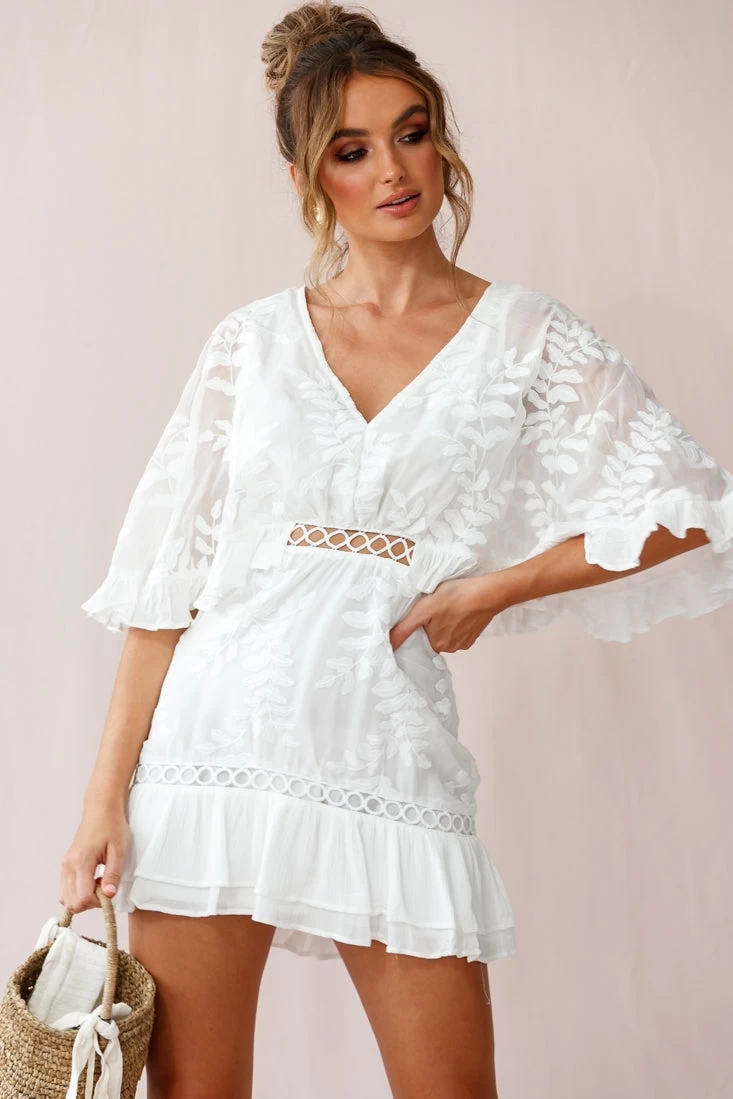 Caspar Leafy Embroidered Dress White - Image 5
