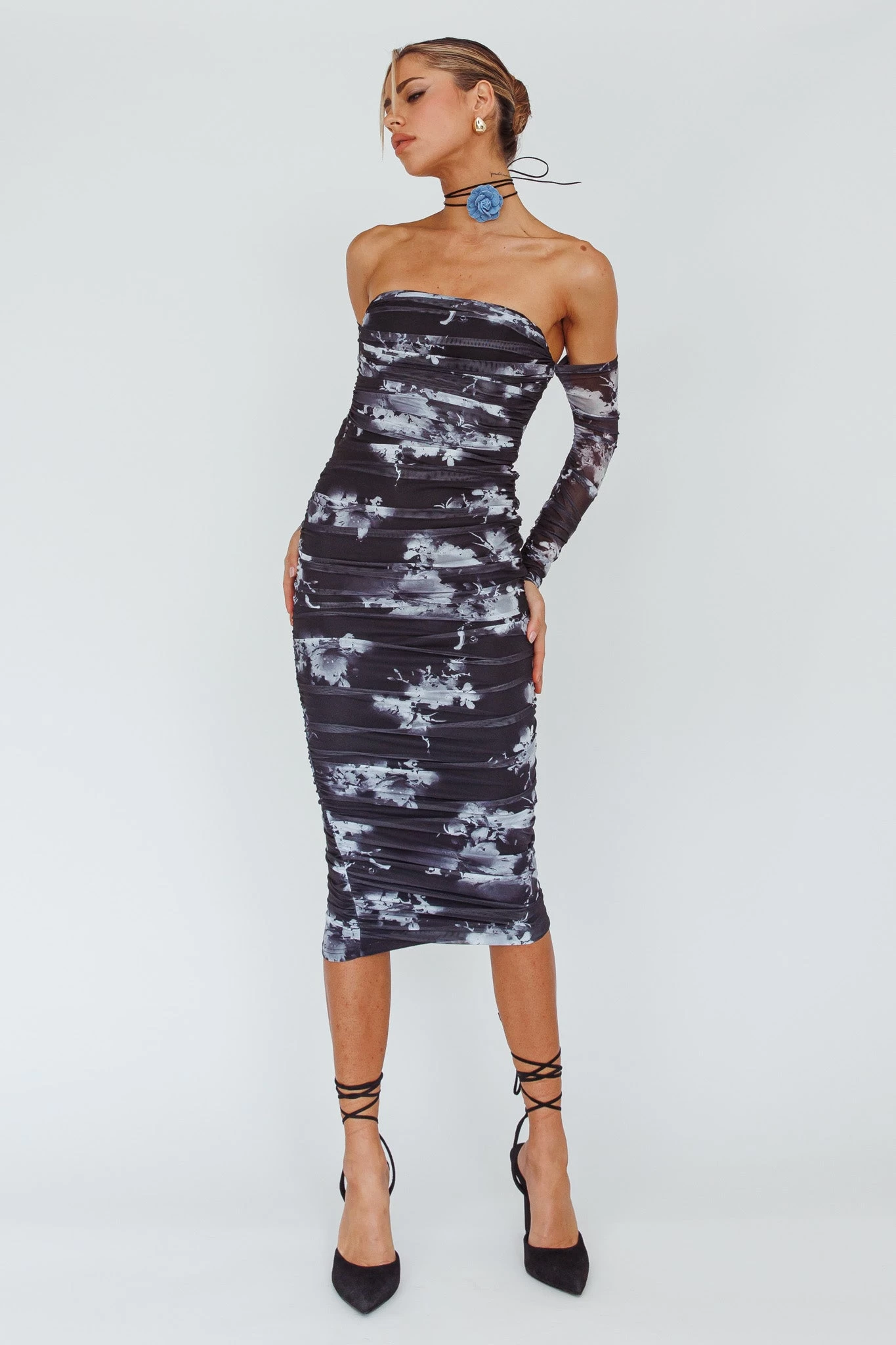 Cece Off-Shoulder Midi Dress Floral Black - Image 3
