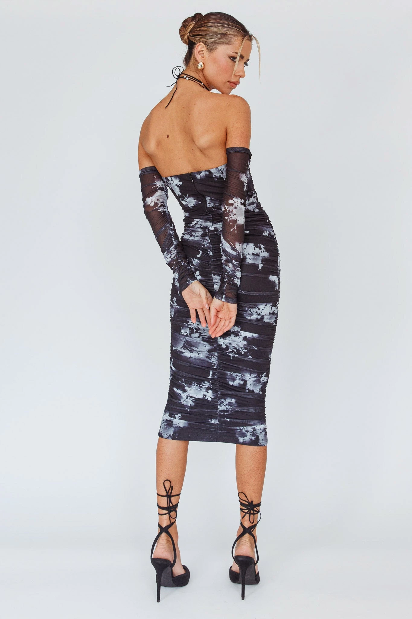 Cece Off-Shoulder Midi Dress Floral Black - Image 2