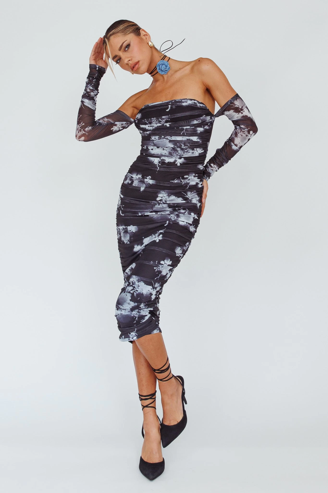 Cece Off-Shoulder Midi Dress Floral Black - Image 5