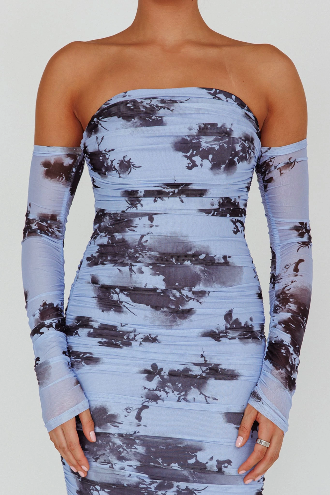Cece Off-Shoulder Midi Dress Floral Blue - Image 4