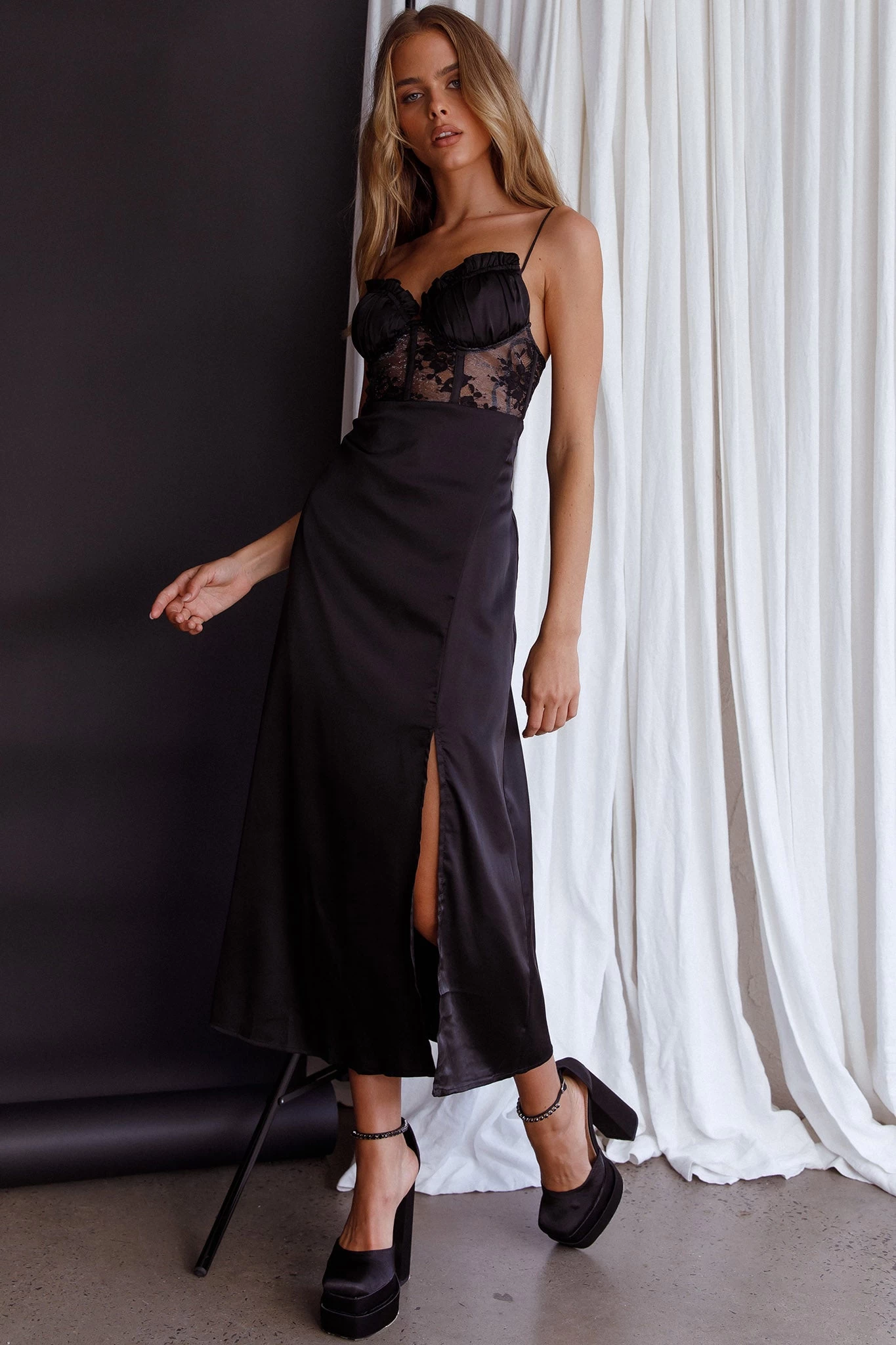 Trophy Lace Bodice Midi Dress Black - Image 7