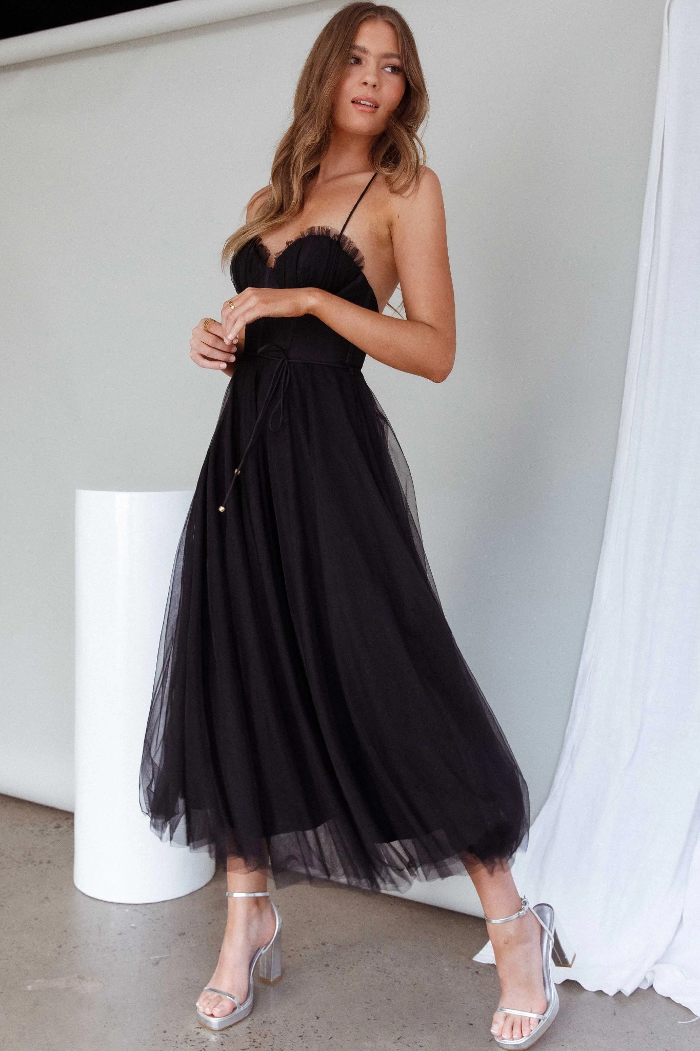 Smitten Sweetheart Neckline Chiffon Midi Dress Black - Image 3
