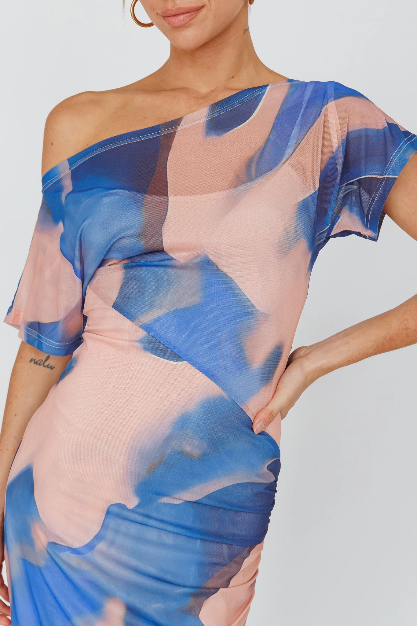 Tumi Short Sleeve Maxi Dress Printed Beige - Image 4