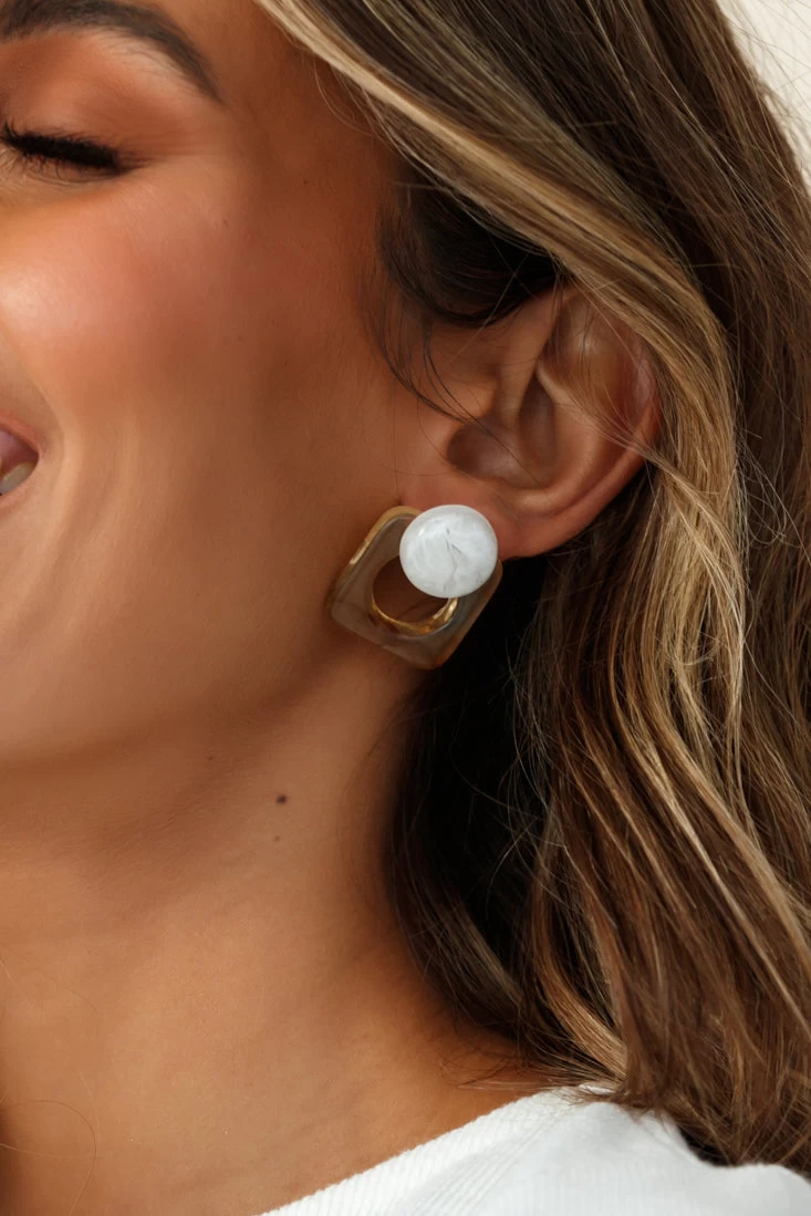 Halle Geometric Marbled Acrylic Earrings Beige - Image 3