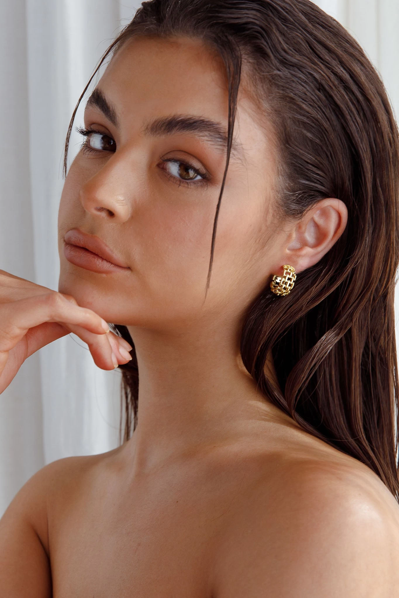 Vivienne Square Link Small Hoop Earrings Gold - Image 4