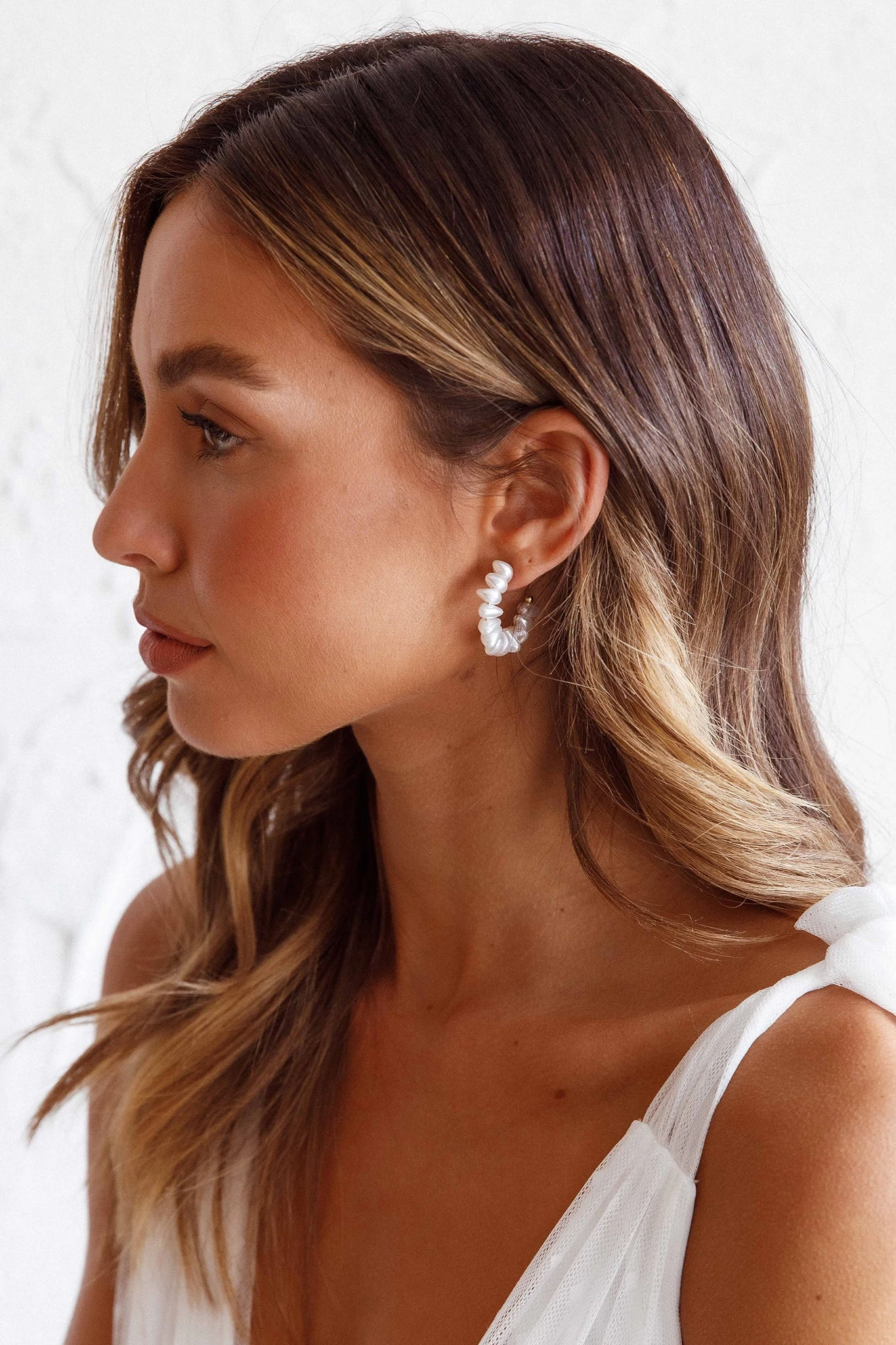 Bold Pearls Hoop Earrings Gold - Image 3