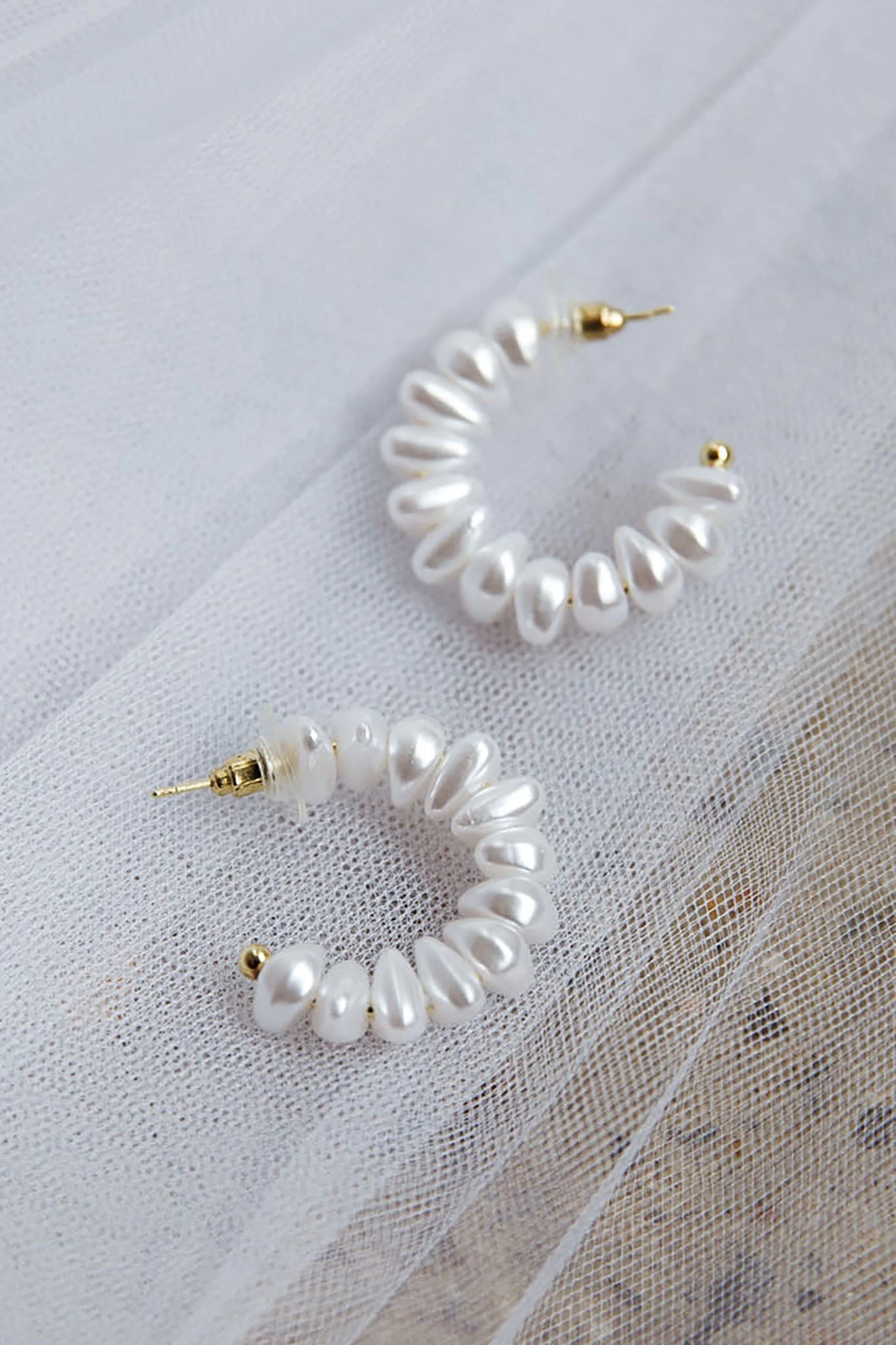 Bold Pearls Hoop Earrings Gold - Image 4