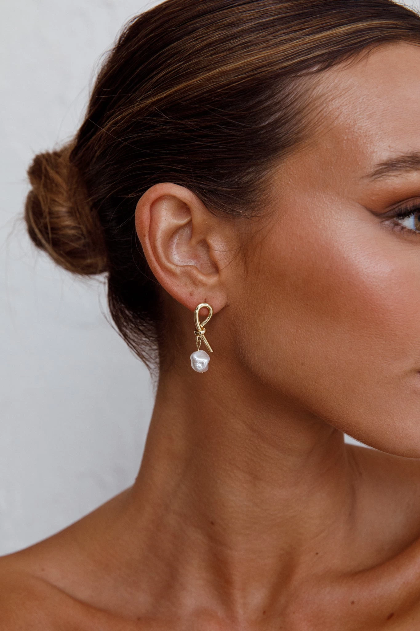 Ariel Pearl Drop Earrings Gold - Image 2