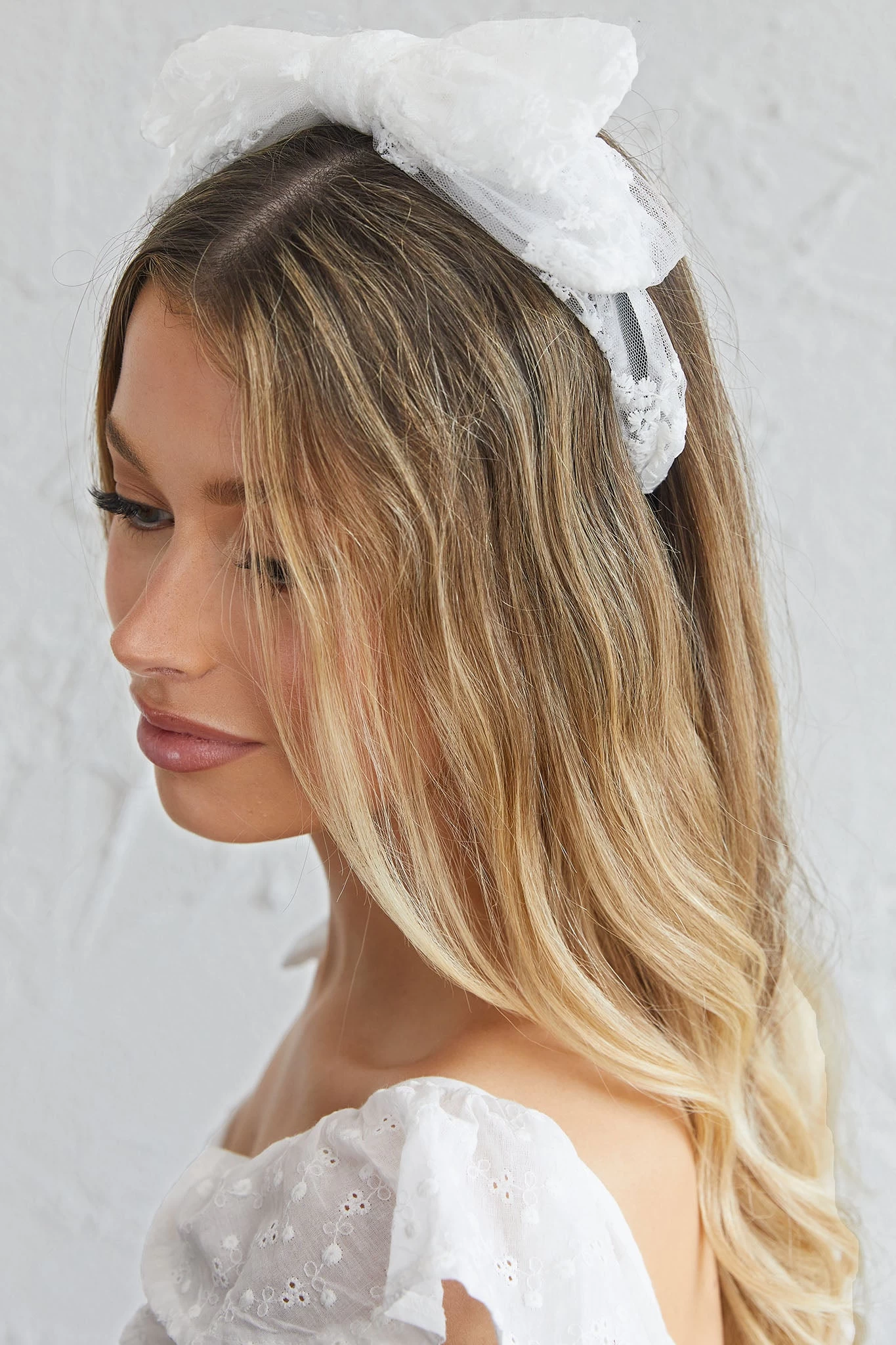 Alice Lace Bow Headband White - Image 2