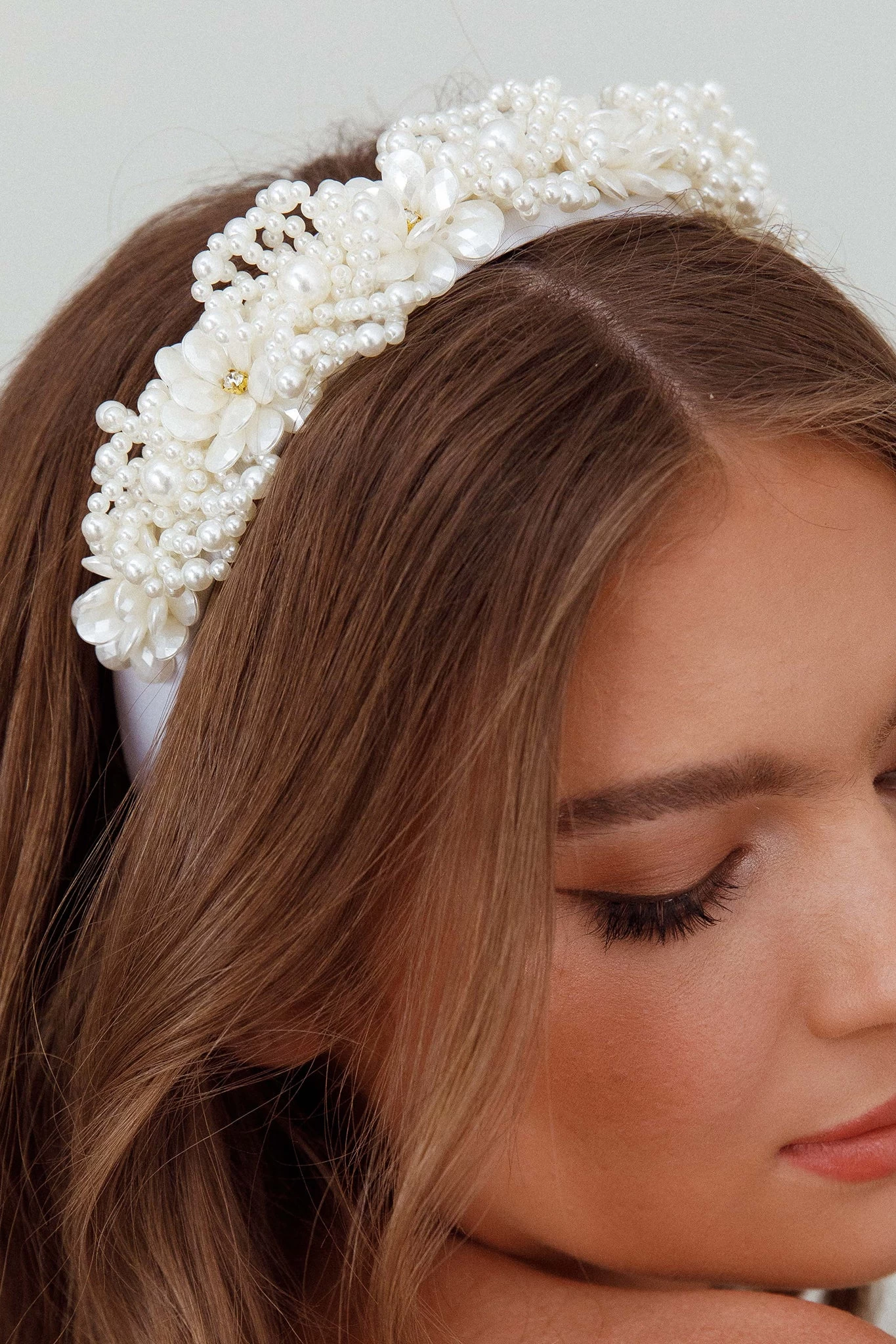 Floral Pearl Wide Headband White - Image 3