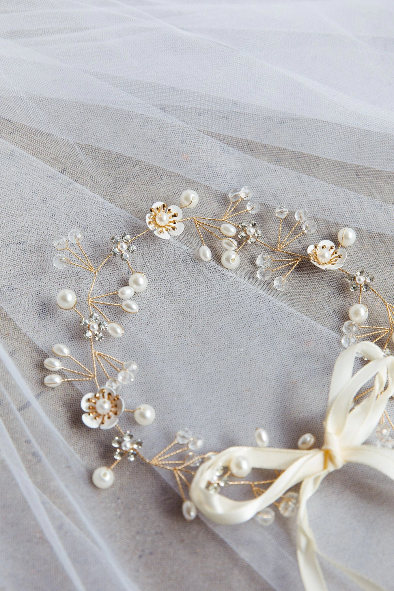Flower & Pearl Wire Headband Gold - Image 5