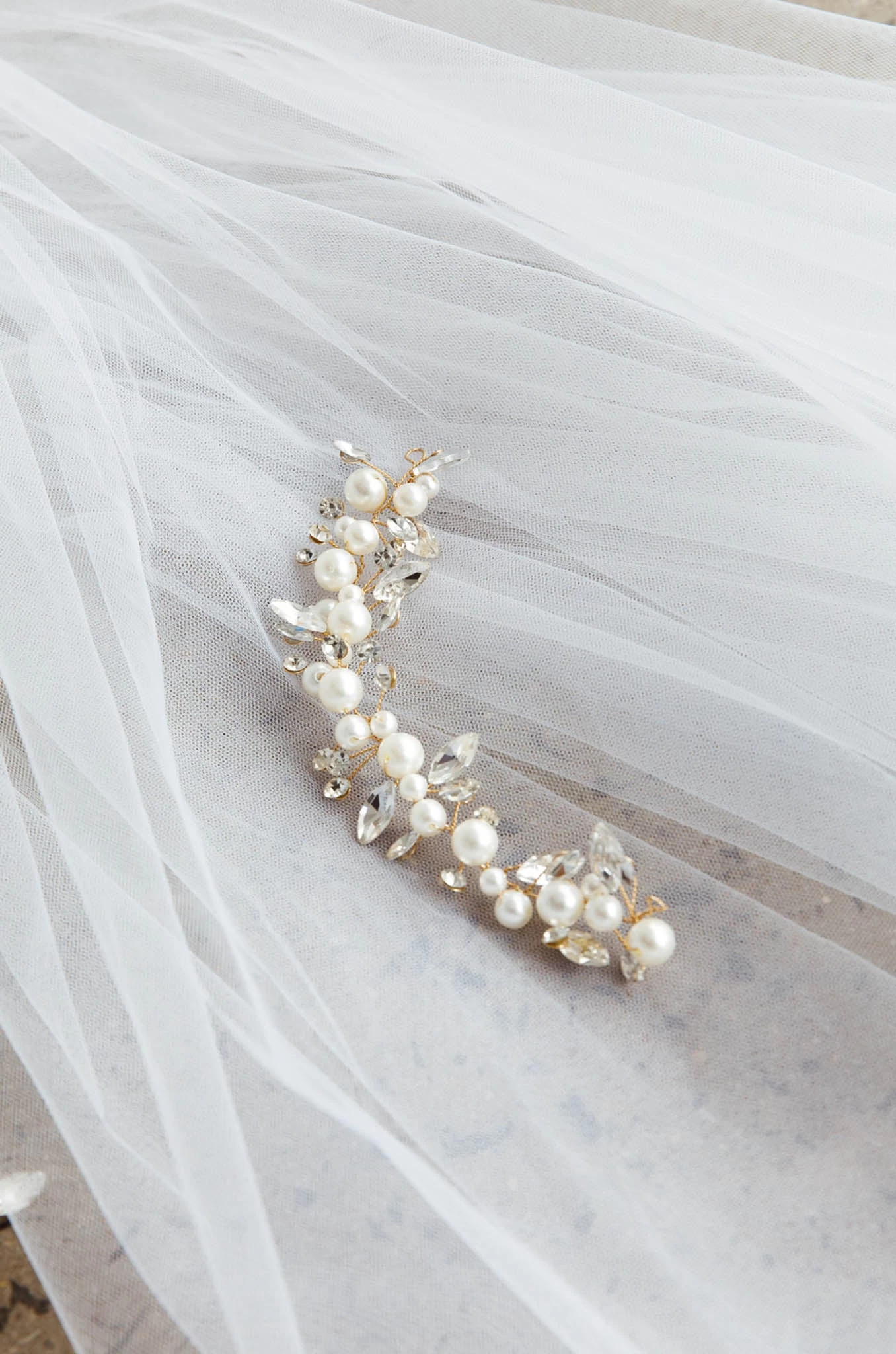 Artemis Pearl & Crystal Hair Pin Gold - Image 2