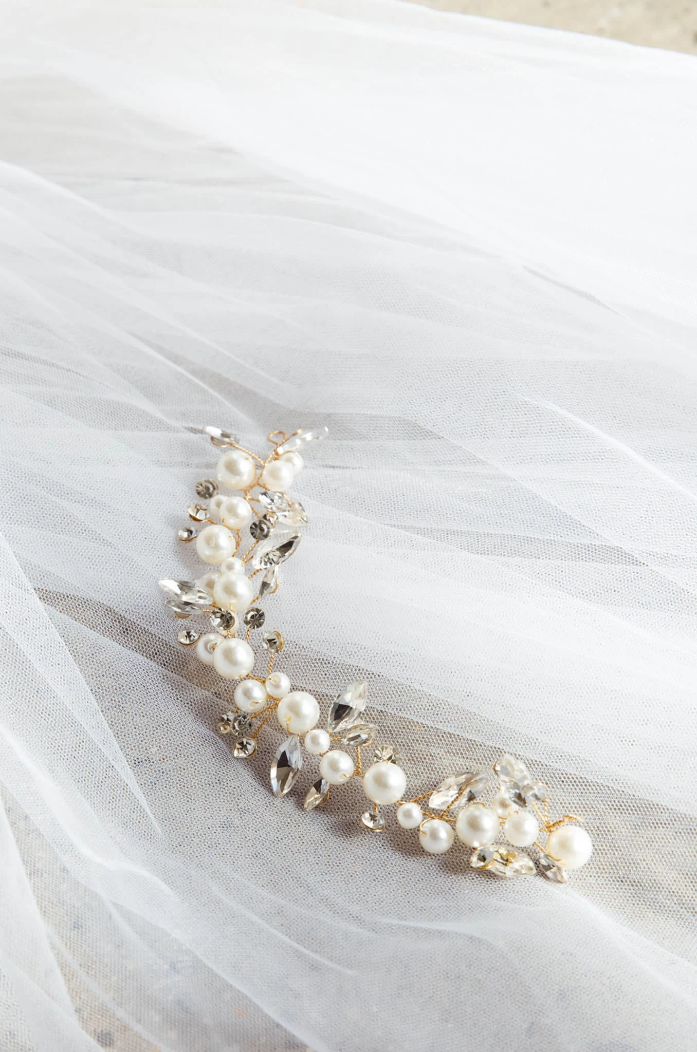 Artemis Pearl & Crystal Hair Pin Gold - Image 4