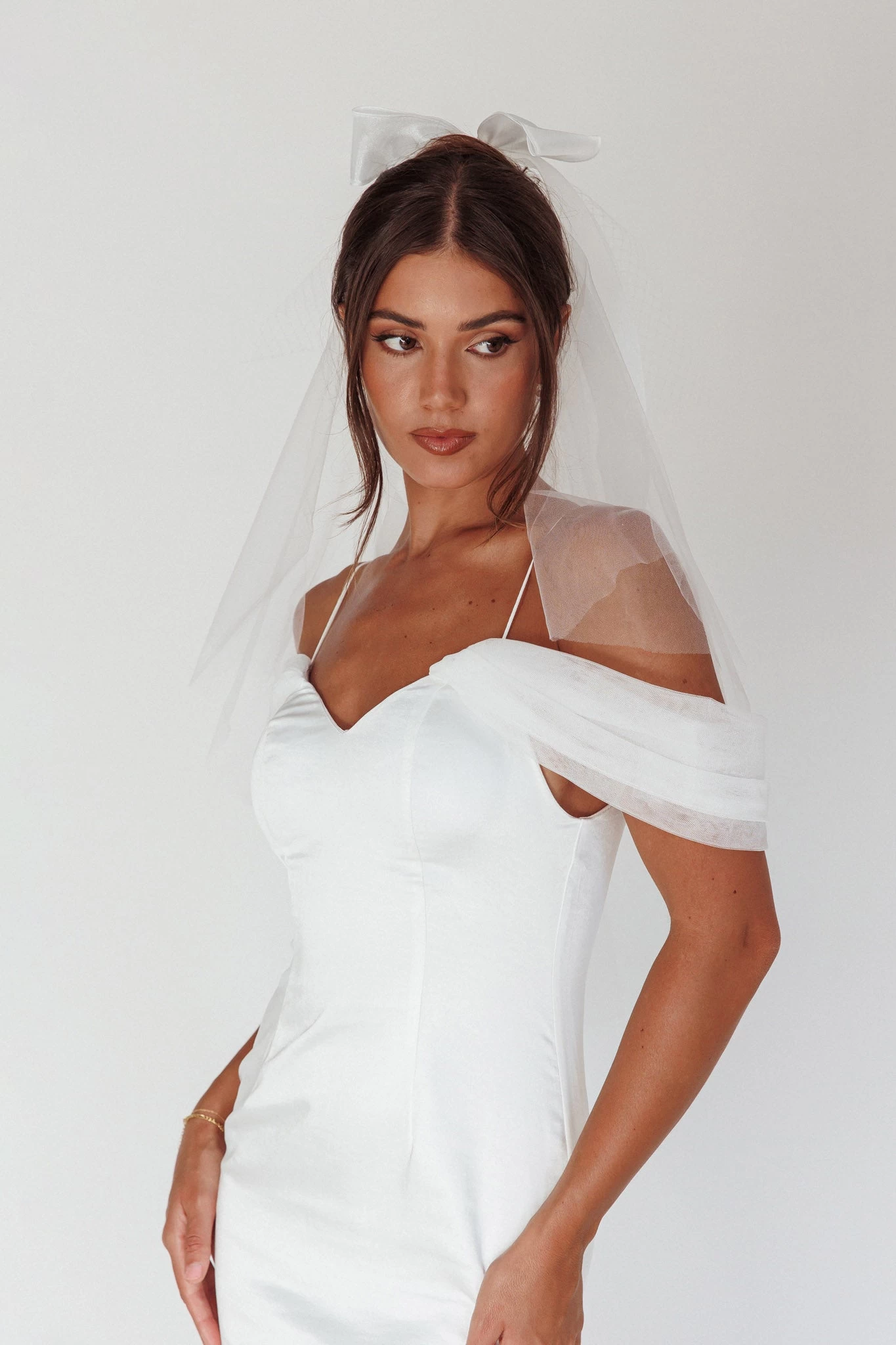 Evelyn Bow & Fishnet Bridal Veil White - Image 3