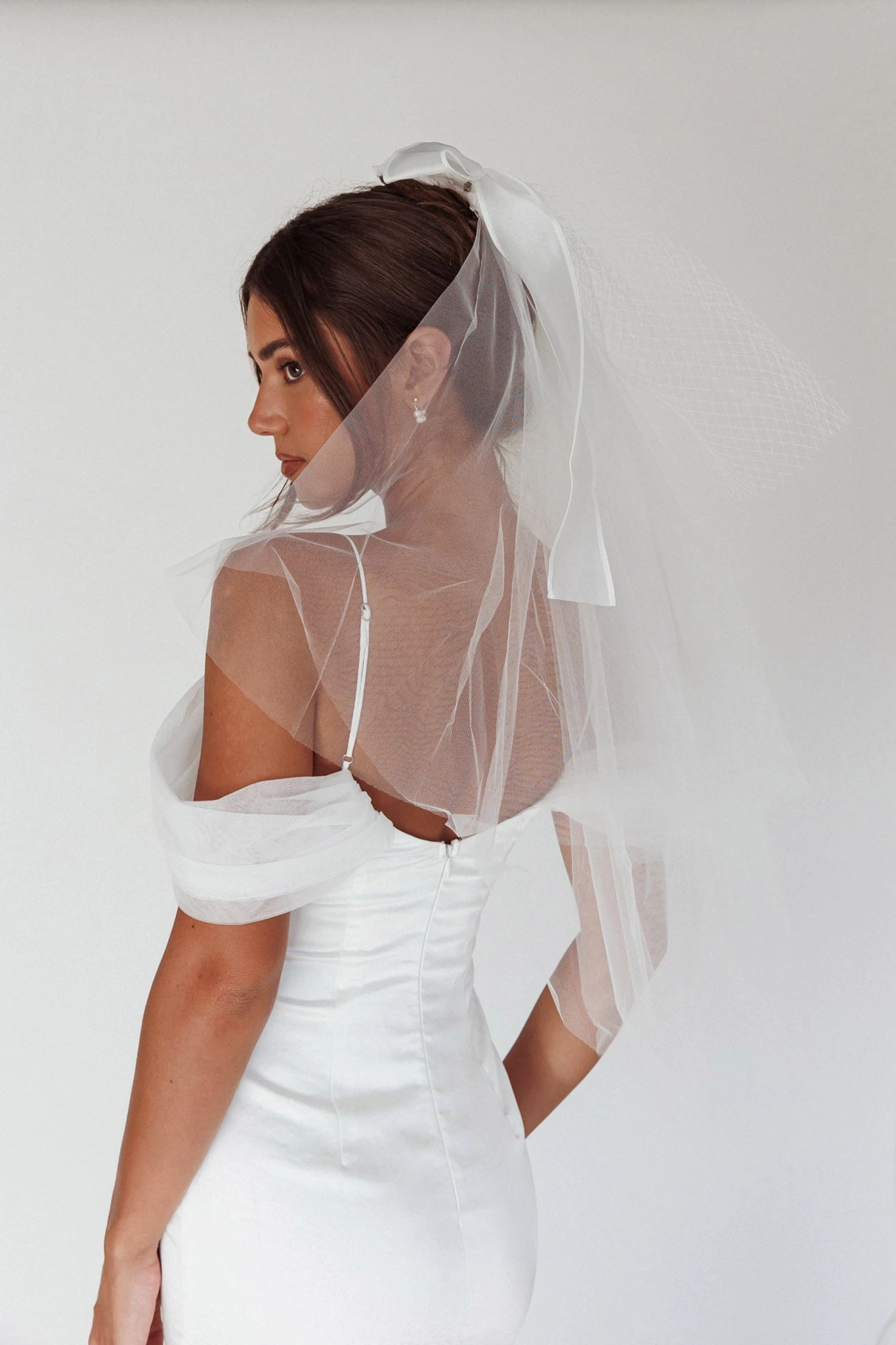 Evelyn Bow & Fishnet Bridal Veil White - Image 2
