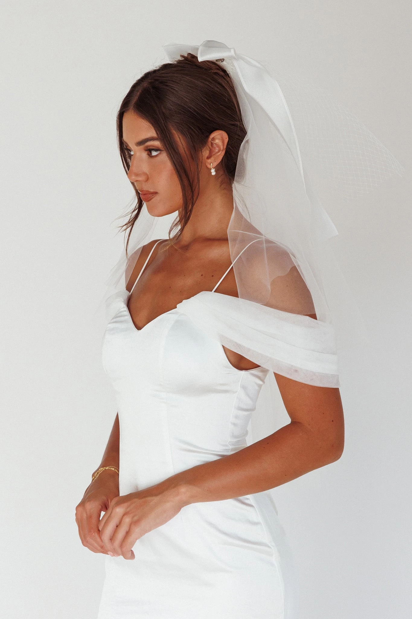 Evelyn Bow & Fishnet Bridal Veil White - Image 5