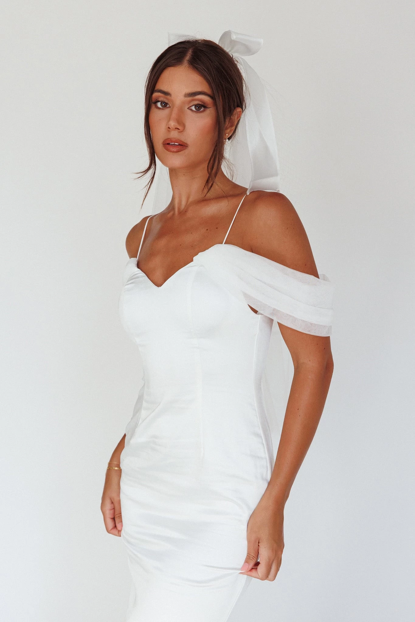 Evelyn Bow & Fishnet Bridal Veil White - Image 9