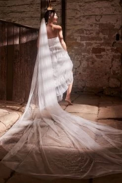 Divine Long Pearl Veil White