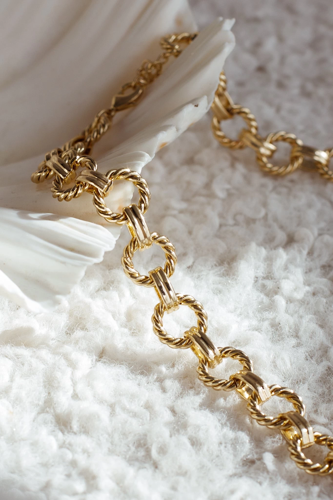 Tova Circle Link Necklace Gold - Image 2