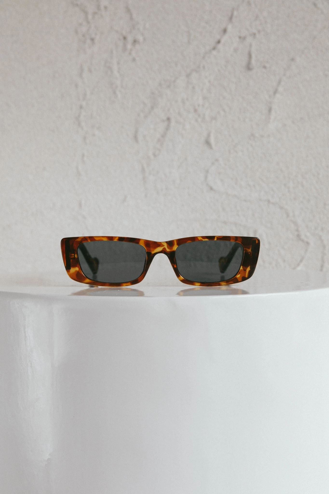 Monica Classic 90's Square Frame Sunglasses Tort - Image 4