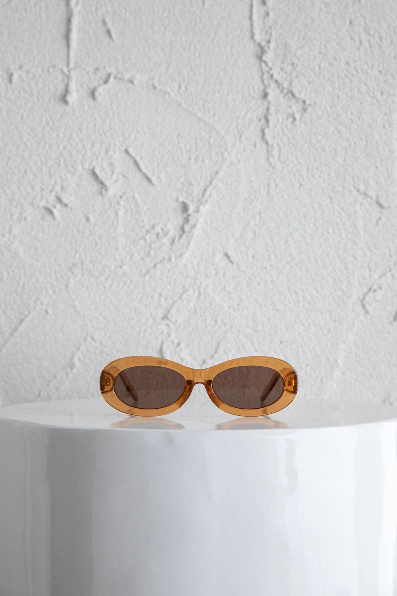 Charlie Neon Oval Sunglasses Tea - Image 2