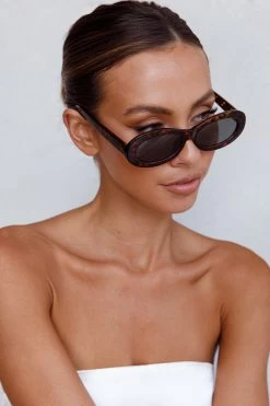 Riptide Oval Sunglasses Tort