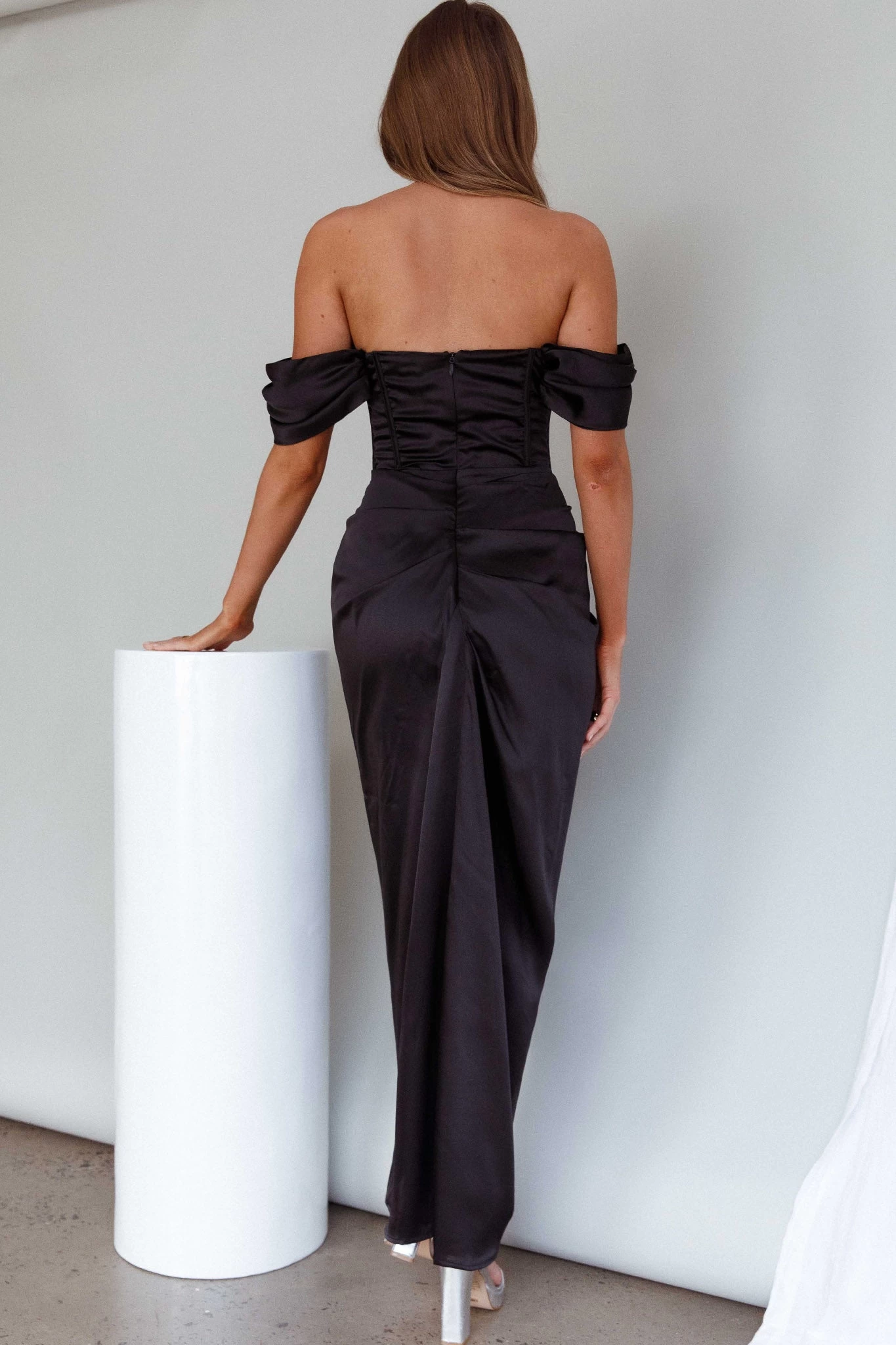 Mariesa Plunging Neckline Dress Black - Image 2