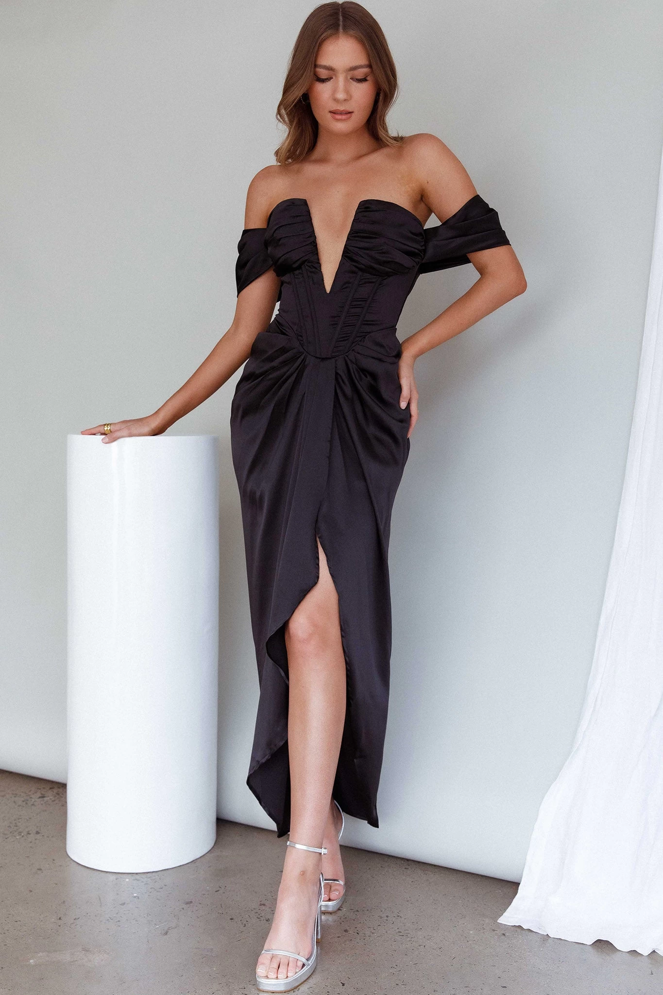 Mariesa Plunging Neckline Dress Black - Image 5