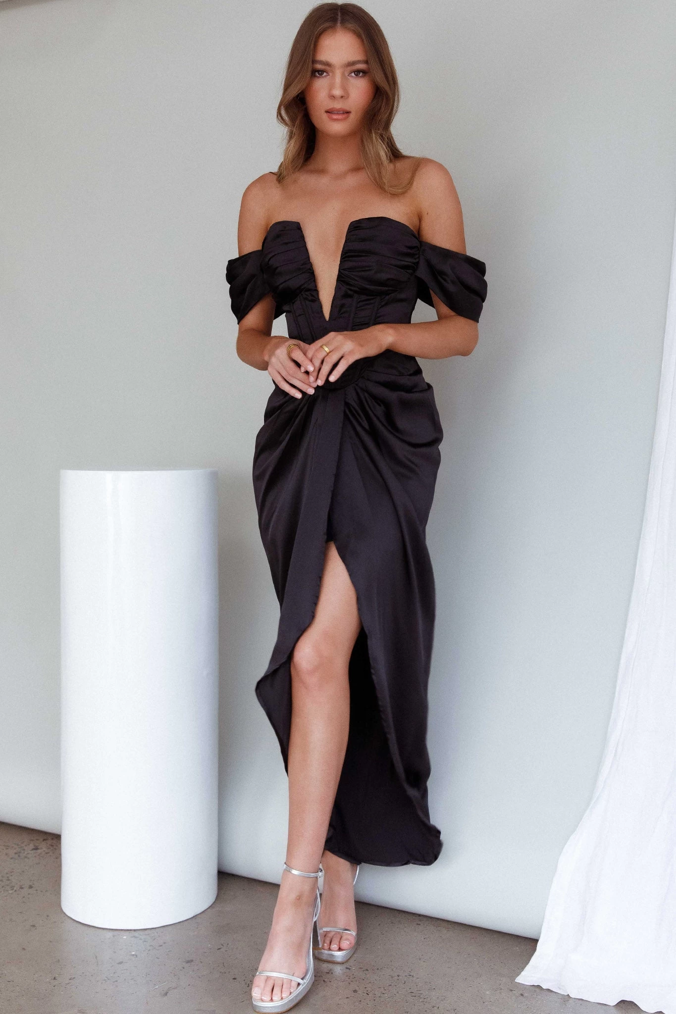 Mariesa Plunging Neckline Dress Black - Image 6