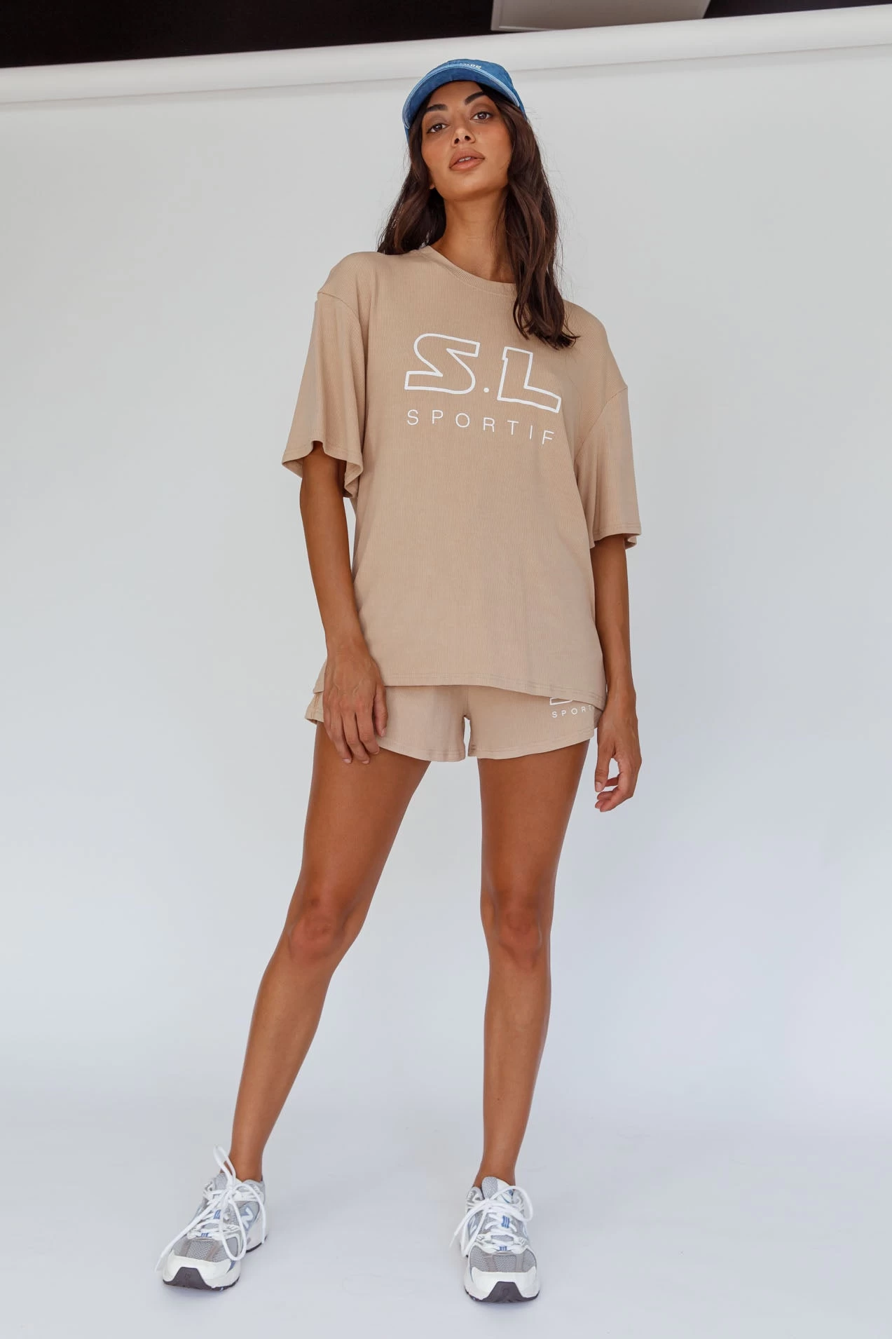 On Track SL Logo Shorts Camel - Image 3