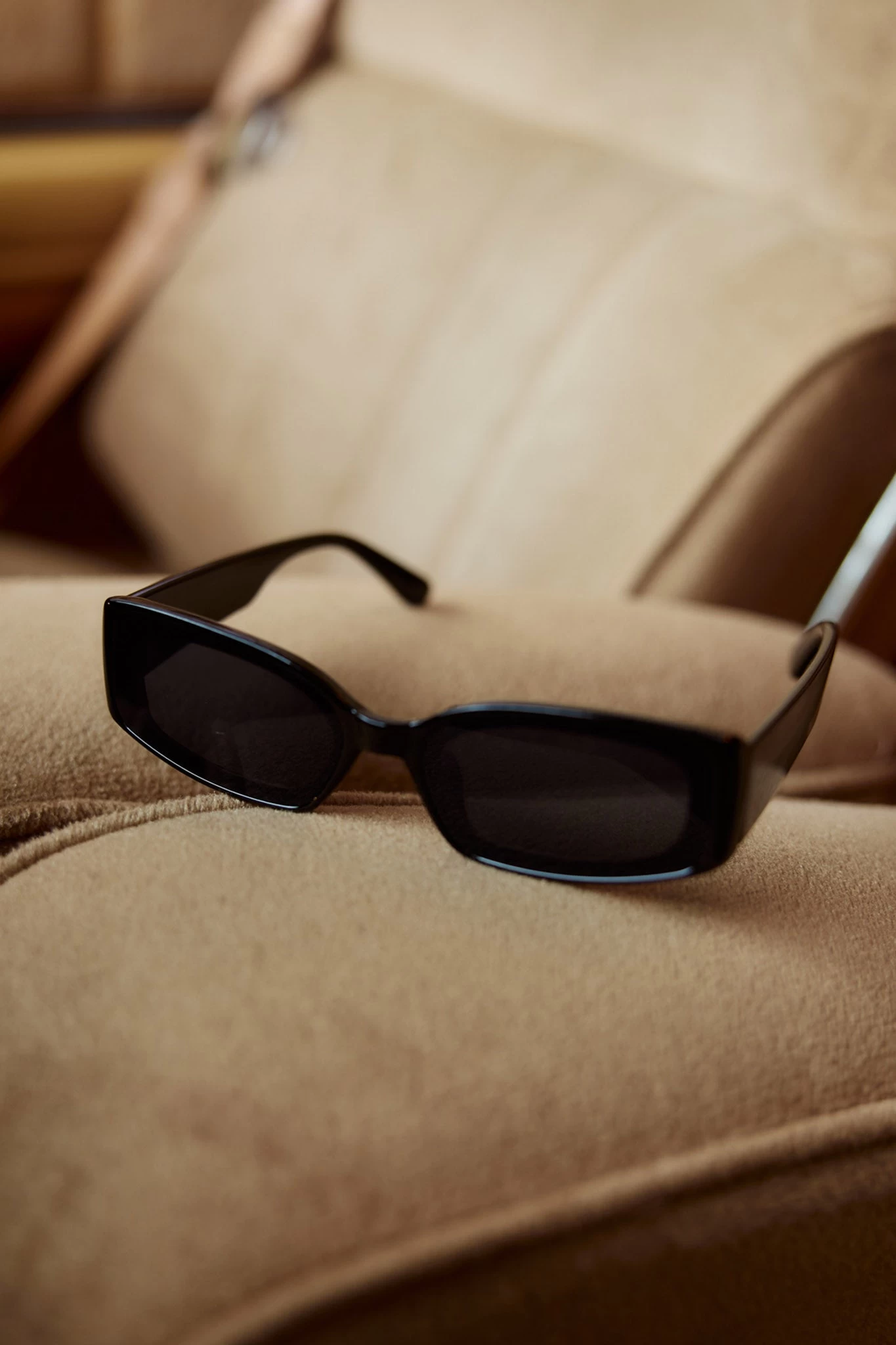 Kendall Slim Rectangle Sunglasses Black - Image 3