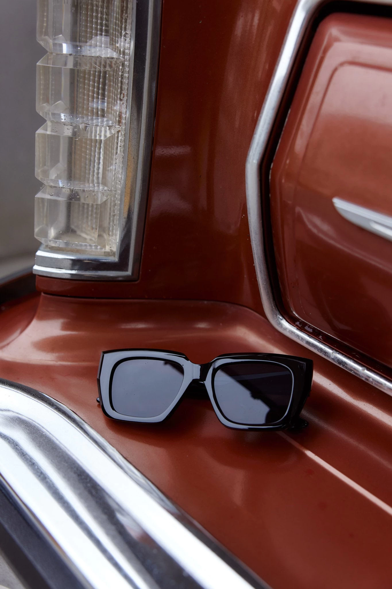 Cate Oversized Sunglasses Black - Image 3