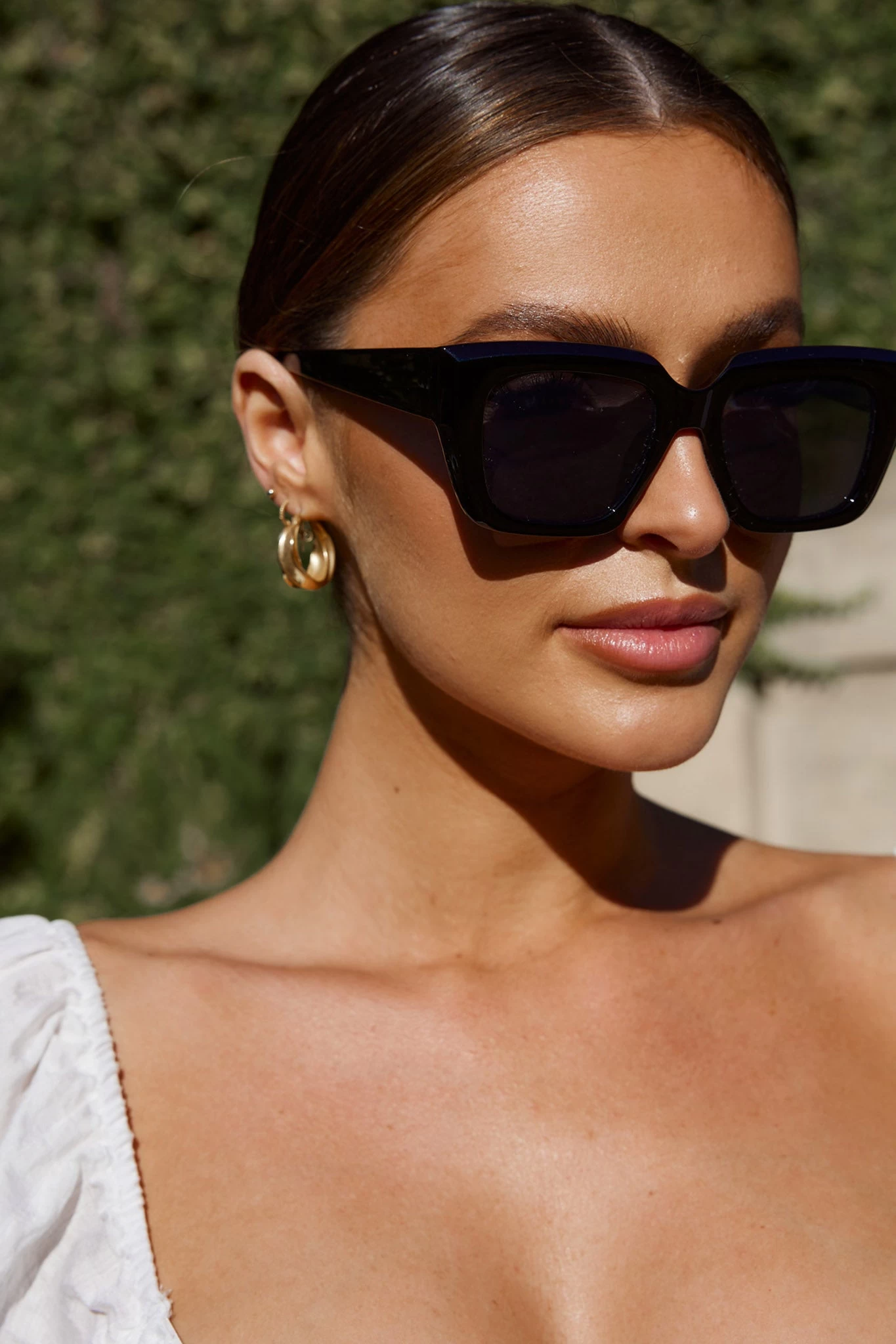 Cate Oversized Sunglasses Black - Image 4